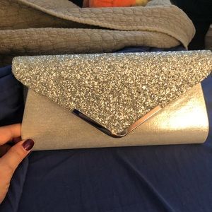 Beautiful Silver clutch w/ shoulder chain